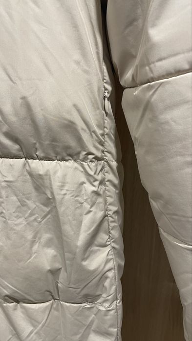 Kurtka zimowa damska Reserved 40 w kolorze kremowym z kapturem