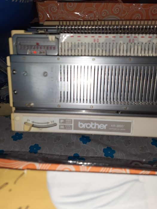 В'язальна машина двофонтурна Brother MODEL KR-850