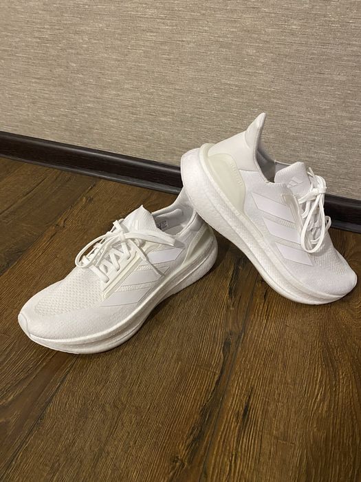 Кросівки   Adidas в ідеальному стані.Оригінальні.