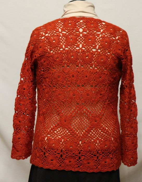 Sweter na szydełki z guzikami