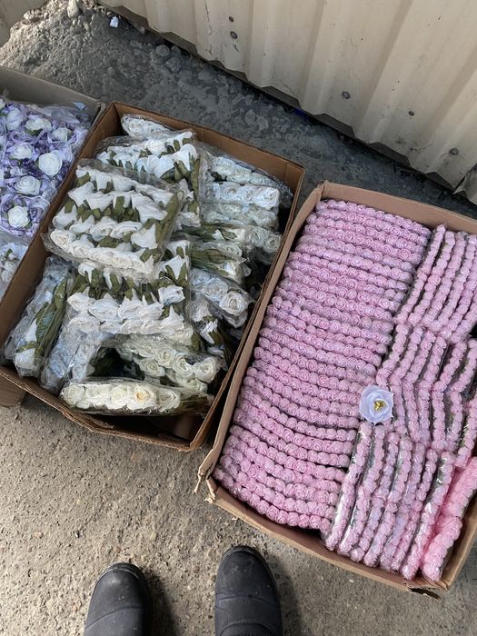 Продаютья рози з фоомірану для рукоділя