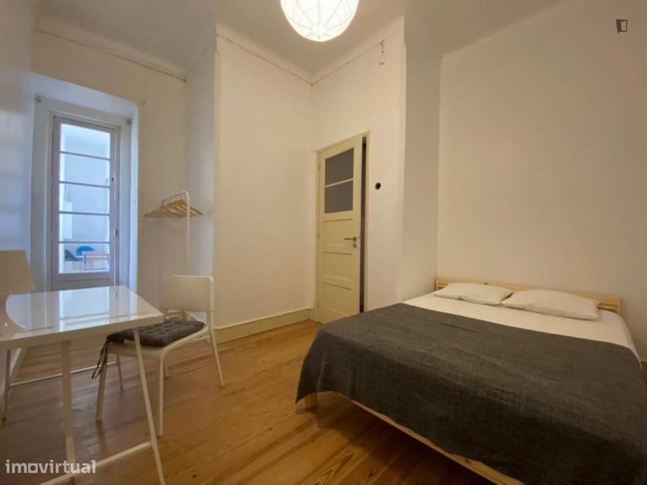 Room - located in Saldanha, Lisbon