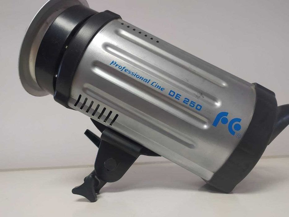 Студийная вспышка Falcon DE-250 (Professional Line)