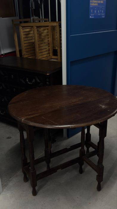 Mesa de Madeira Dobrável – Compacta e Funcional