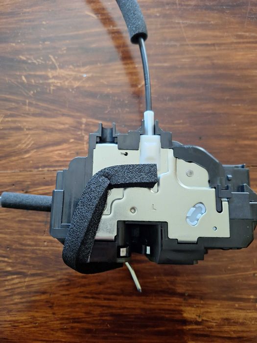 Fechadura / tranca / Fecho porta Nissan Navara D40