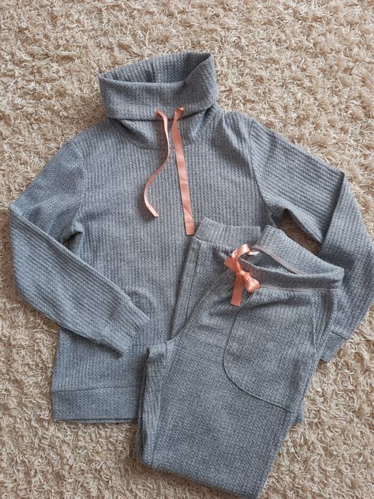 Прогулочний костюм