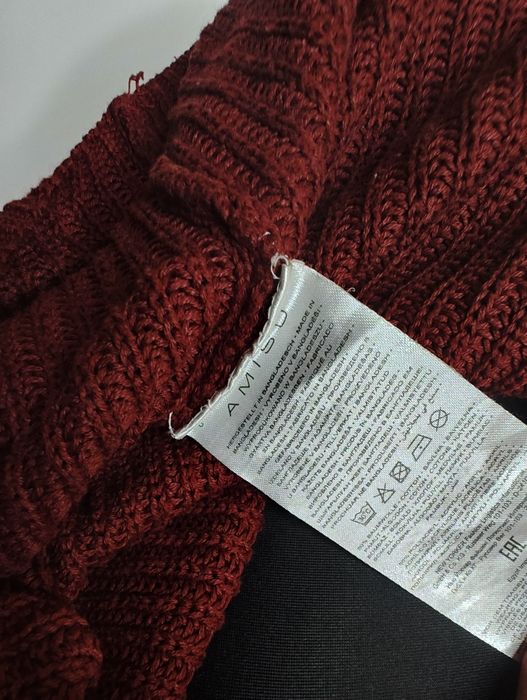 Oversizowy sweter burgundowy z koronkowym dekoltem V.   M / 38 AMISU