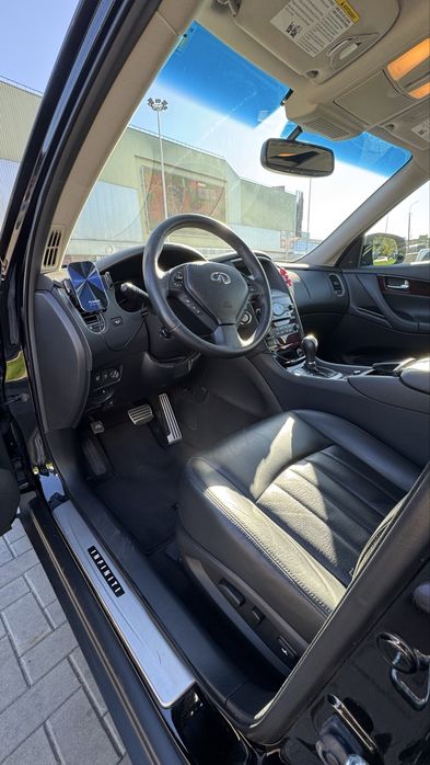 Продам Infinity QX50