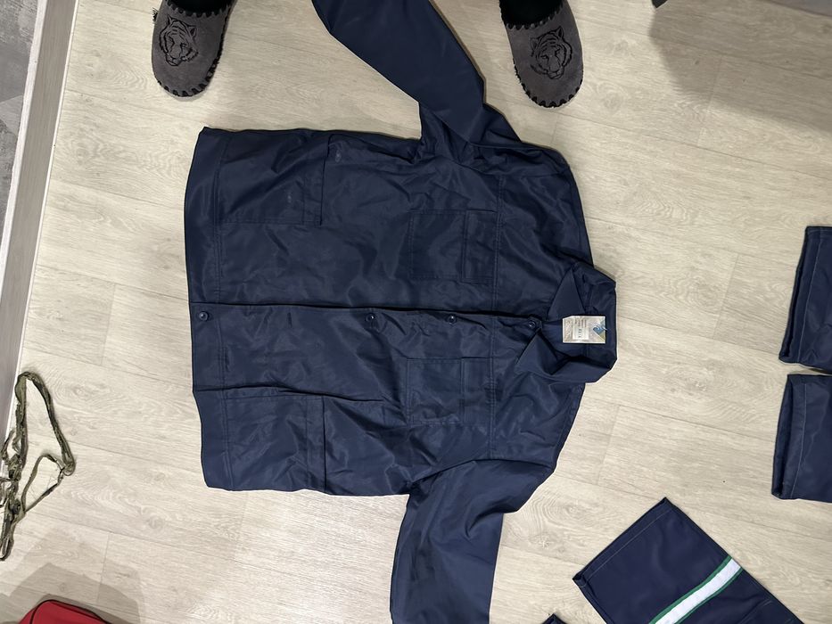 Продам комбинезон, зимнюю куртку, рабочая форма размер 66, 52 комплект