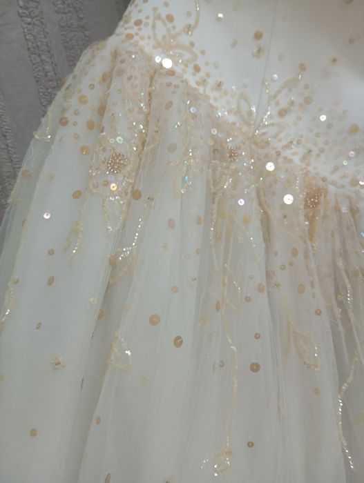 Свадебное платье шампанского колиру