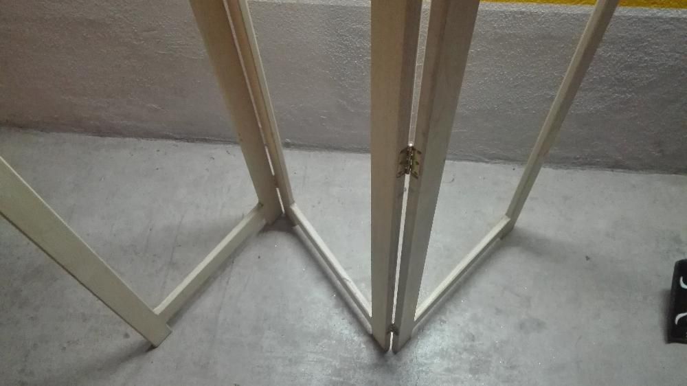 Biombo desdobravel de madeira clara, 3 folhas maciço