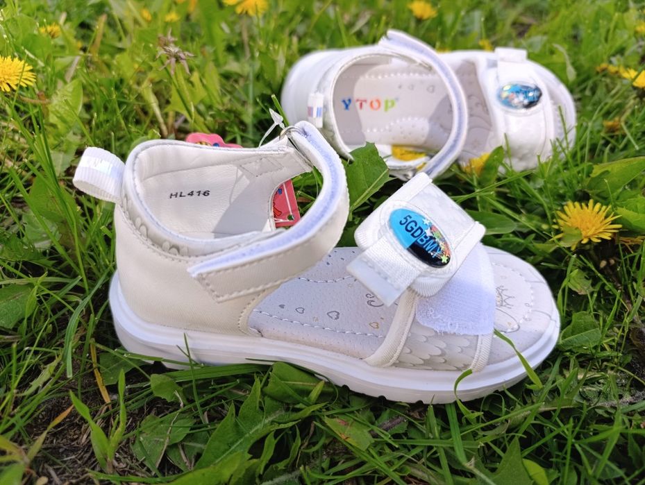 Босоніжки для дівчинки з твердою п'яткою. Босоножки для девочки