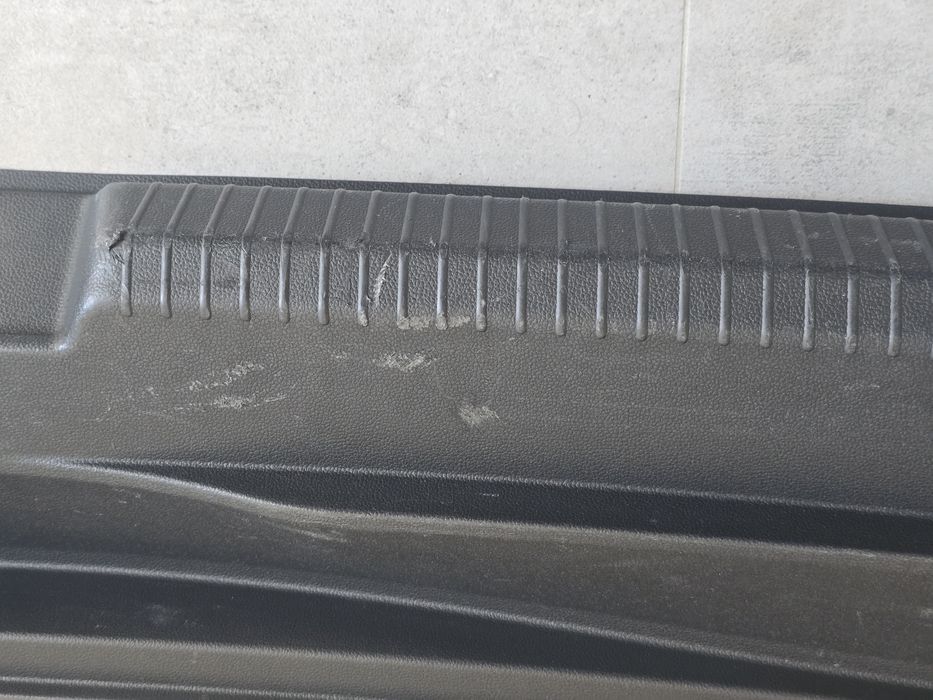 Osłona pasa tylnego próg bagażnika VW Golf VIII 8 HB Oryginał 5H6863459B
