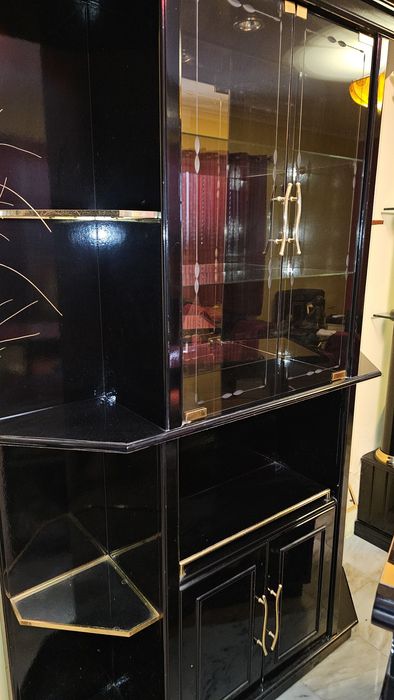 Móvel com bar preto brilhante