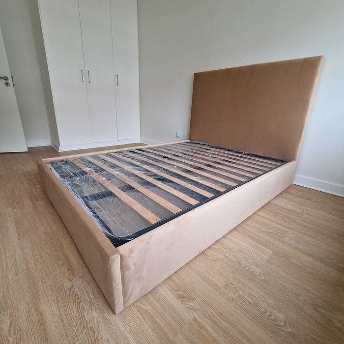 Camas De Casal Estofadas Top de Gama 190x140m Estrado Incluído 199€ !!