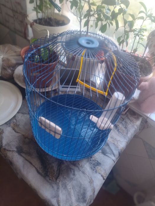 Продам клітку для папуг.
