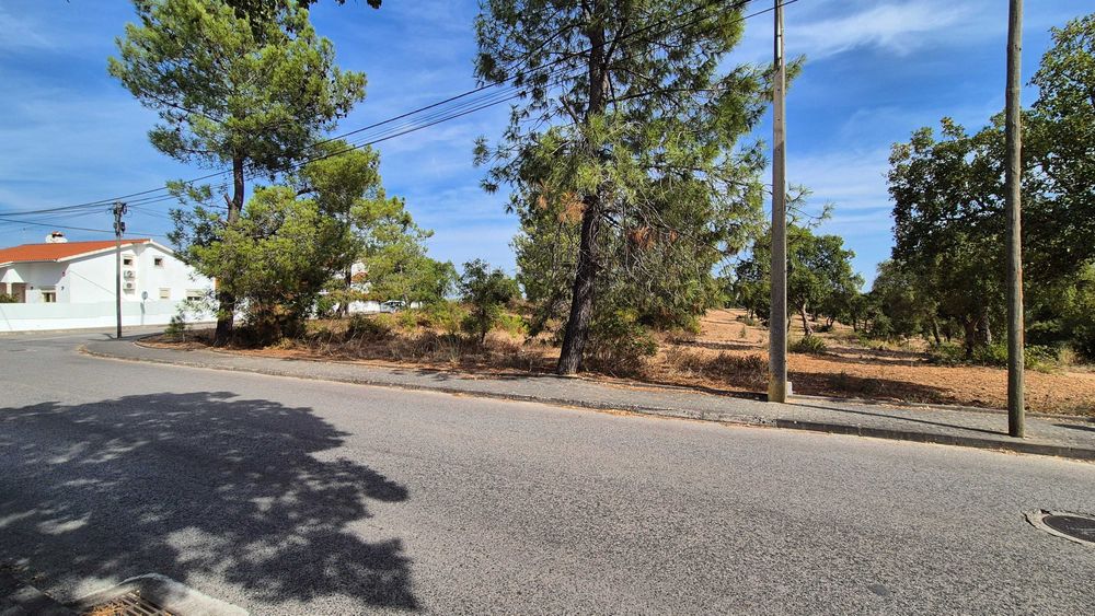 Lote de Terreno Urbano com 657m2 para construção em Vale de Mestre,