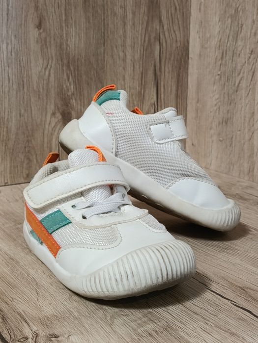 Легенькі дитячі кросівки