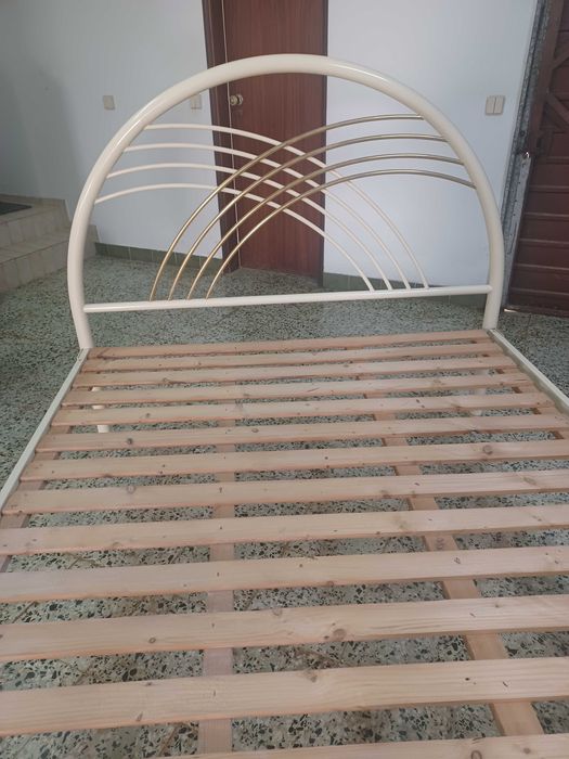 Cama de ferro estilo moderno