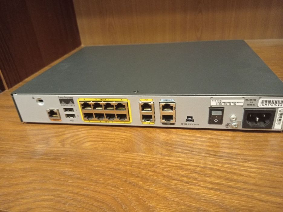 Маршрутизатор Cisco 1800 модель 1812