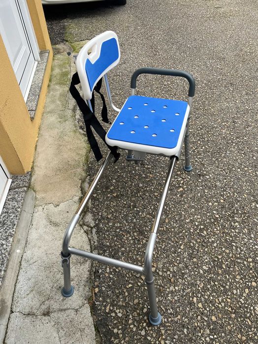 Cadeira de chuveiro deslizante - ótima condição, como novo