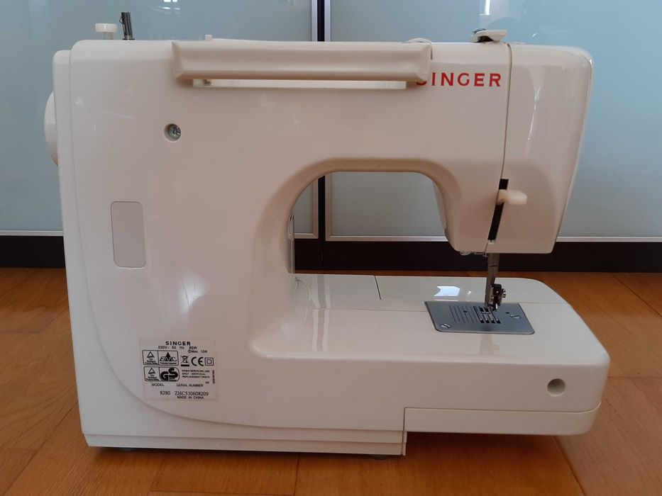 Maq. de Costura SINGER 8280 - 7 Pontos - 7 Programas