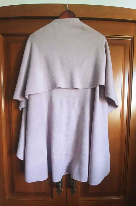 Liliowe poncho, narzutka
