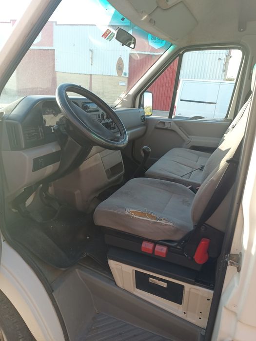 Carrinha para venda VW  lt35 de 2005 cilindrada  2500 TDI carrinha em bom estado sempre estimada