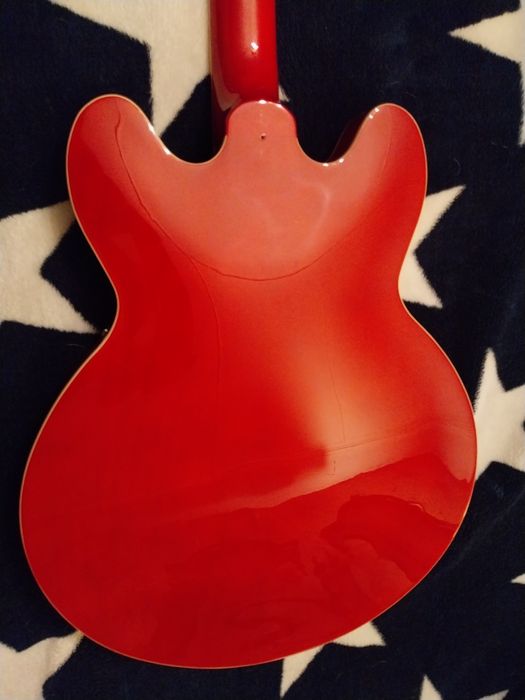 HB em formato Gibson ES 335