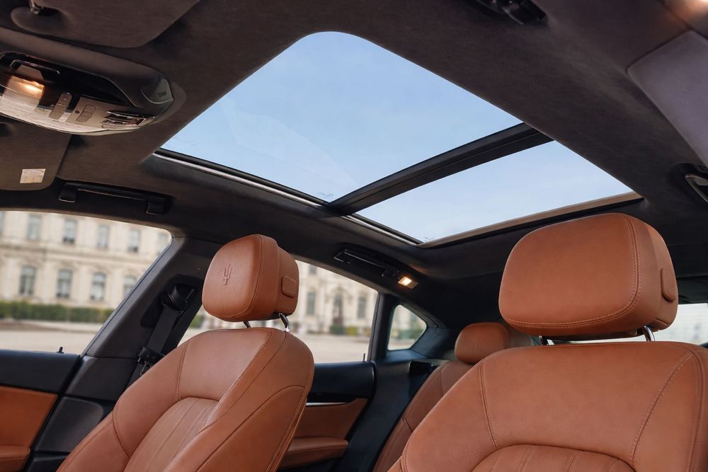 Wynajem Egzotyczne Auto Premium do Ślubu - Maserati Levante - Warszawa