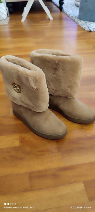 Buty damskie zimowe GUESS.