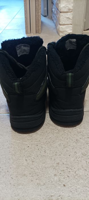 Продам фирменные зимние ботинки размер 43