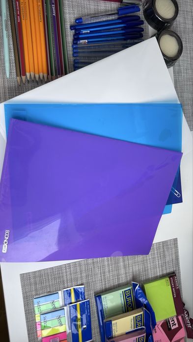 Канцтовари ручки карандаши маркери папір папки скоби скріпки