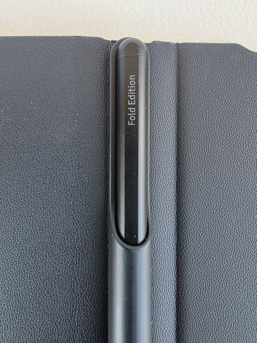 Oryginalne etui z rysikiem do Galaxy Z Fold 3