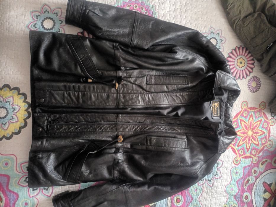 Casaco de mulher em pele preto