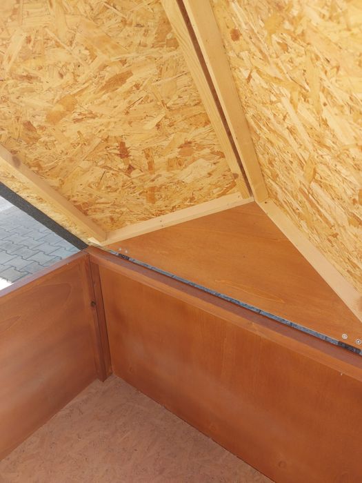 Casota para cão com isolamento térmico,  nunca usada.