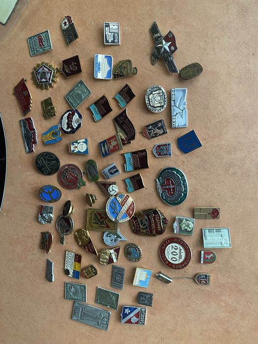 Продам значки оптом