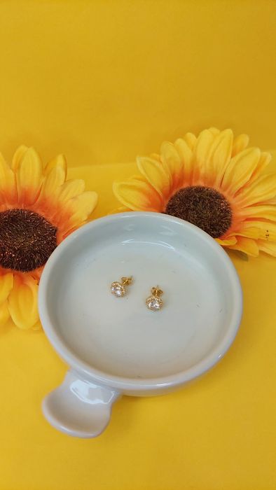 Brinco ponto luz, em zirconia folheado a ouro 18 k, semijoia de qualid