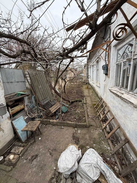 Продаж частини будинку з власним двориком — ПТЗ (вул. Космонавтів)