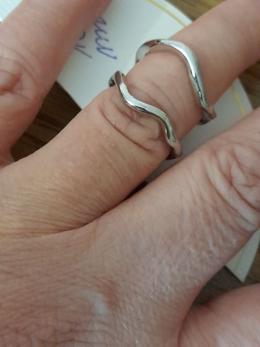 Pierścionek fale w kolorze srebrnym