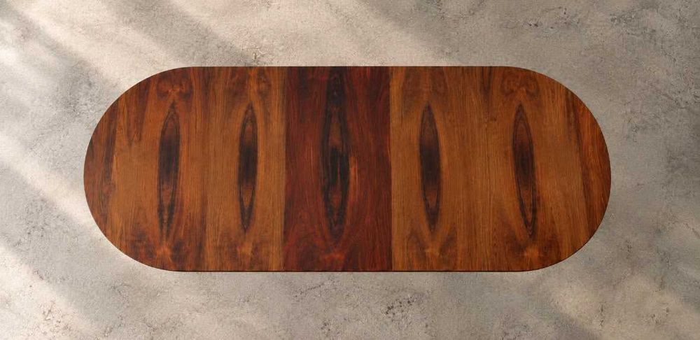 Mesa oval em pau santo