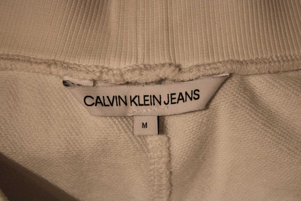PRAWIE NOWE,CALVIN KLEIN,spodenki,damskie ,roz.M,białe