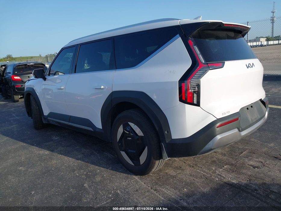 В дорозі на розбірку Kia EV9 wind