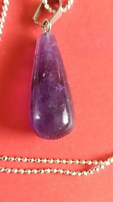 Wisiorek z ametystu.