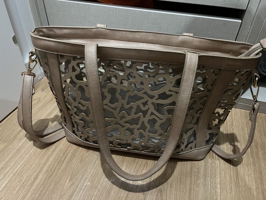 Mala beje e transparente