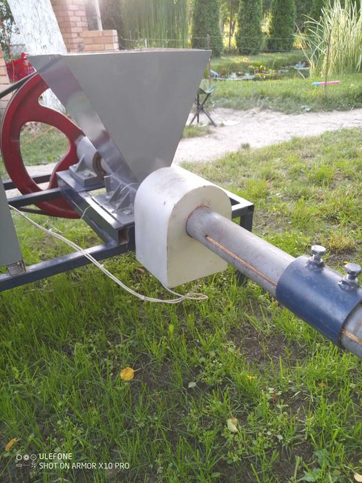 Прес для паливних брикетів