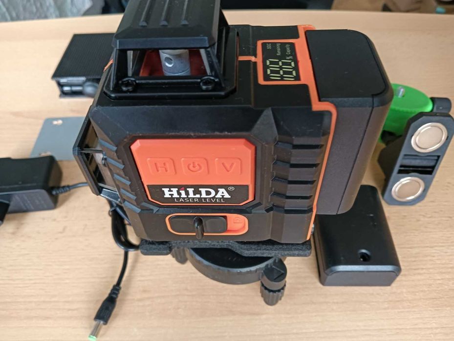 Poziomica laserowa HILDA 4D 16 linii 360 + 2x akumulator, walizka