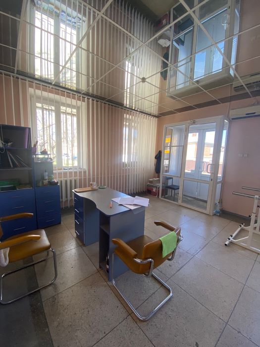 Здам в оренду перший поверх ( центр)