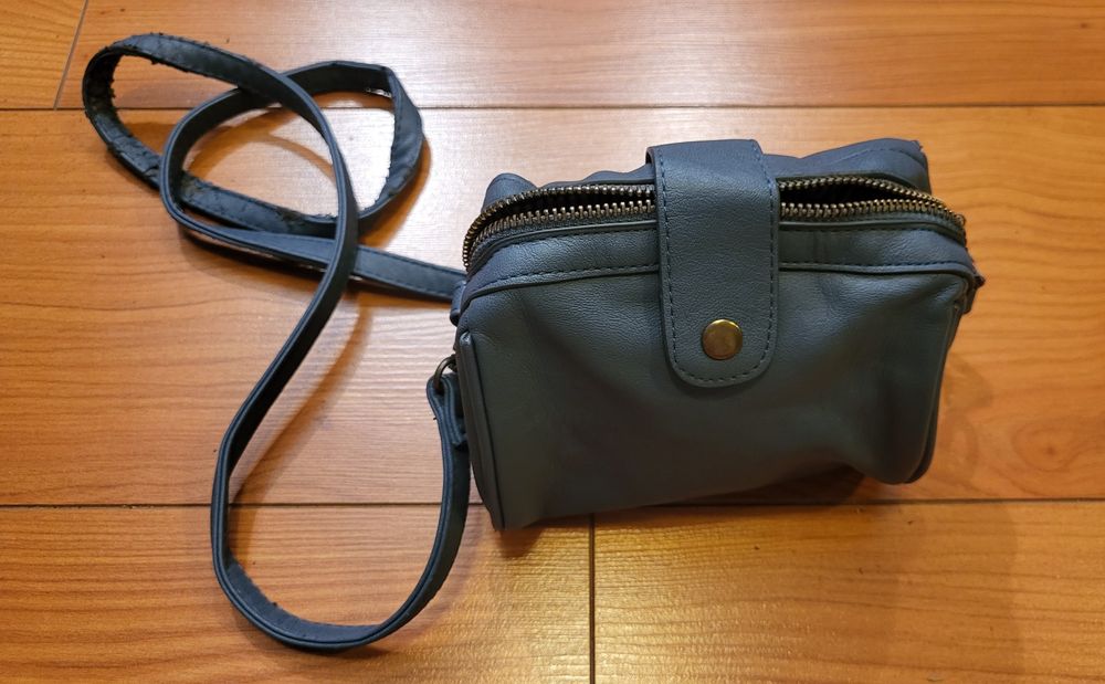 Stalowa, niewielka torebka