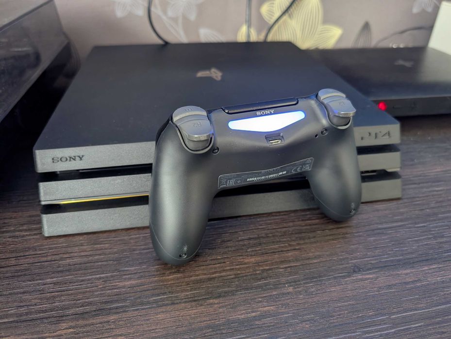 Playstation 4 Pro 1TB - PS4 Pro | 4k 120Hz  bardzo ładna + pad + GRAN TURISMO